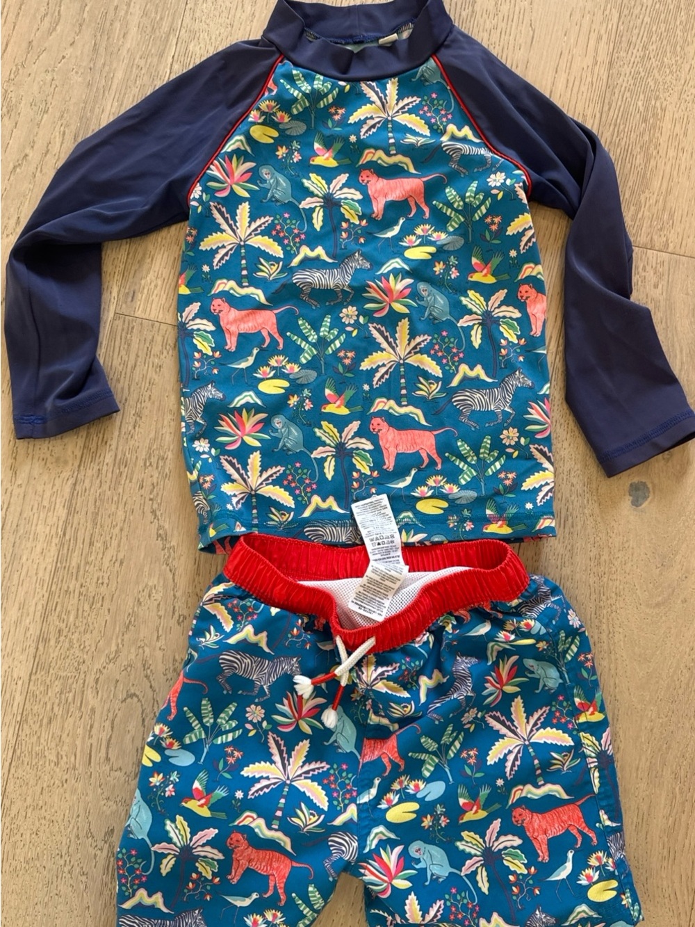 Mini Boden boys rashguard and swim set (5-6Y)